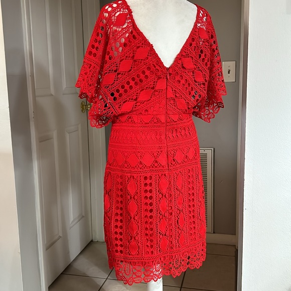 Lulu‘s First Kiss Red Crocheted Lace Mini Dress Dolman Flutter Sleeve M - Picture 8 of 12